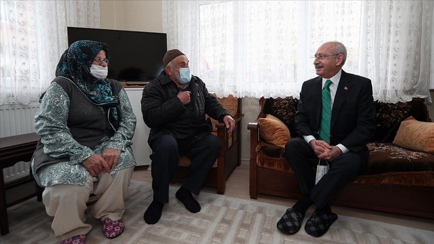 CHP Genel Başkanı Kılıçdaroğlu, Adalet Yürüyüşü’nde kendisine eşlik eden Veysel Kılıç’ı ziyaret etti