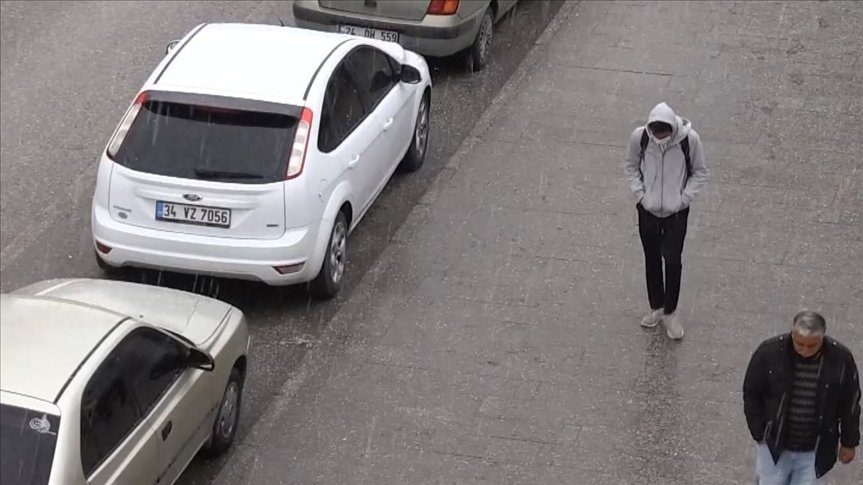 Erzincan’a etkili olan dolu ve sağanak vatandaşlara zor anlar yaşattı