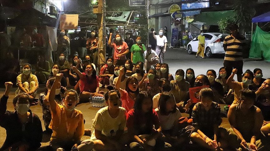 Myanmar’da gece protestolarında 4 kişi öldü