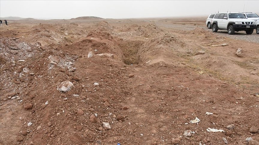 Irak’ta 20 kişinin cesedinin gömüldüğü toplu mezar bulundu