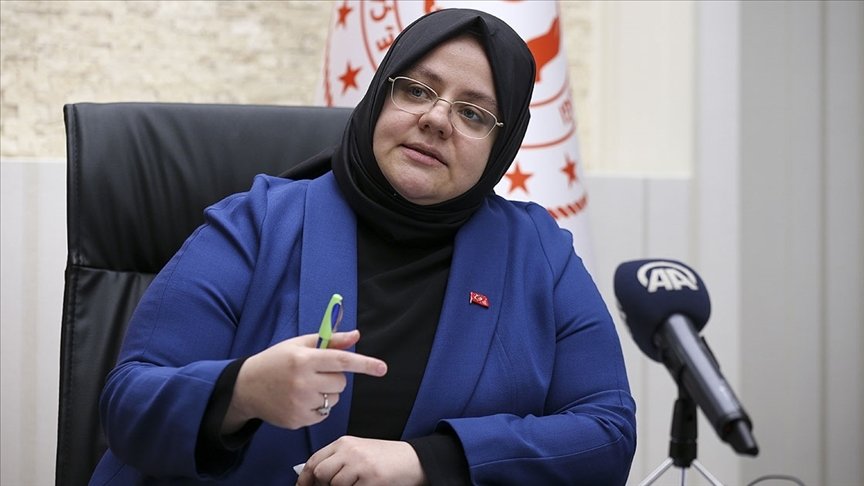 Bakan Selçuk, kadına yönelik şiddetle mücadeleye kararlılıkla devam edeceklerini bildirdi