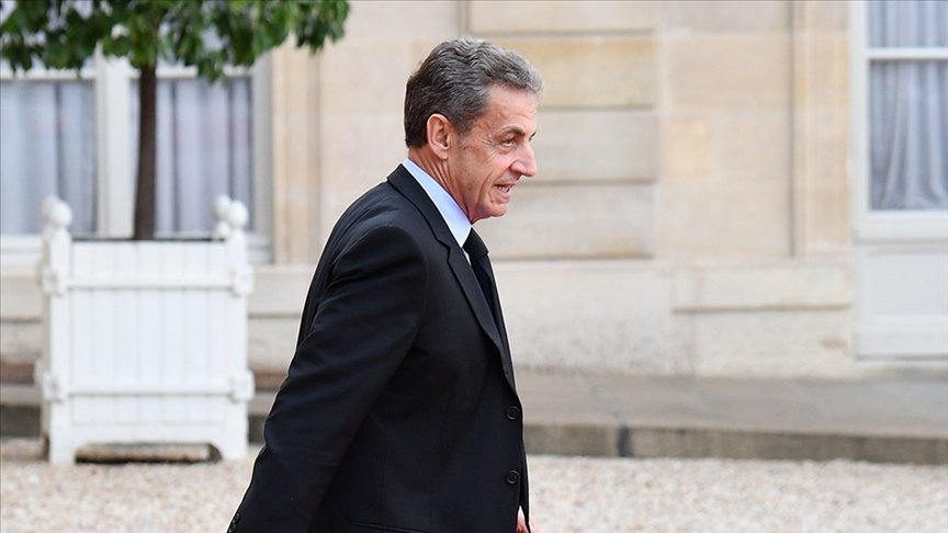 Fransa İçişleri Bakanından yolsuzluktan hüküm giyen Sarkozy’ye ‘dost’ desteği