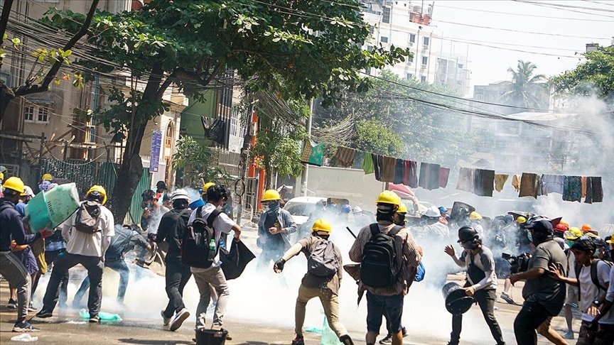 Myanmar’da darbe karşıtı gösterilerde 12 kişi öldü