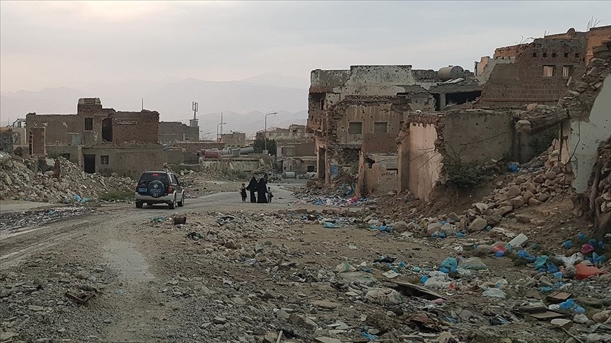 Husiler, Yemen’de koalisyon güçlerinin beş kente 40 hava saldırısı düzenlediğini açıkladı