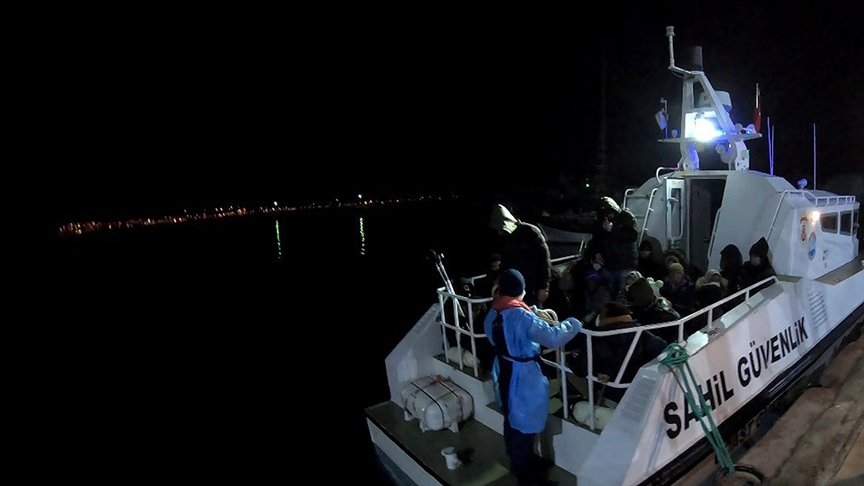 Balıkesir ve Muğla’da Türk kara sularına geri itilen 40 sığınmacı kurtarıldı