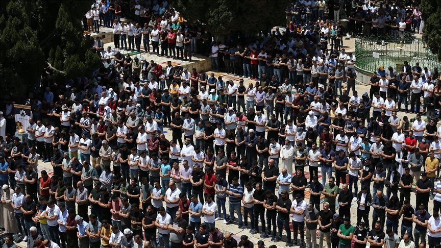 Mescid-i Aksa’da ramazan ayının üçüncü cumasına 60 bin kişi katıldı