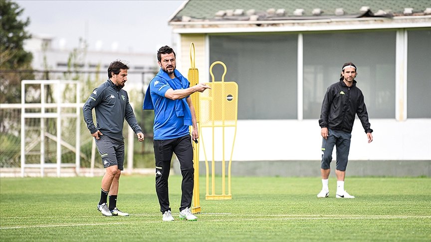 Denizlispor’da teknik direktör Ali Tandoğan ilk antrenmanına çıktı
