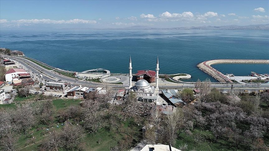 Van’da NASA’nın yarışmasında finale kalan Van Gölü fotoğrafının heyecanı yaşanıyor