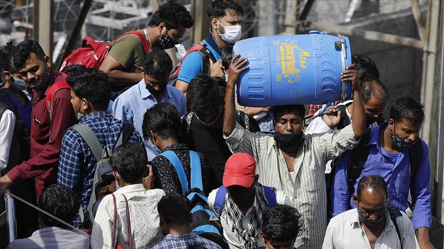 Hindistan’da Kovid-19 salgınında günlük vaka sayısı 295 bini aştı
