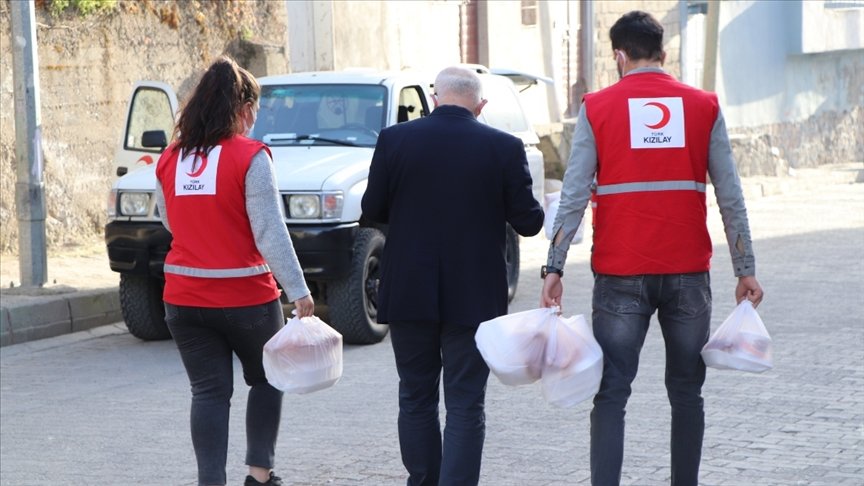 Türk Kızılay Siirt’te her gün 500 kişiye iftar yemeği ulaştırıyor