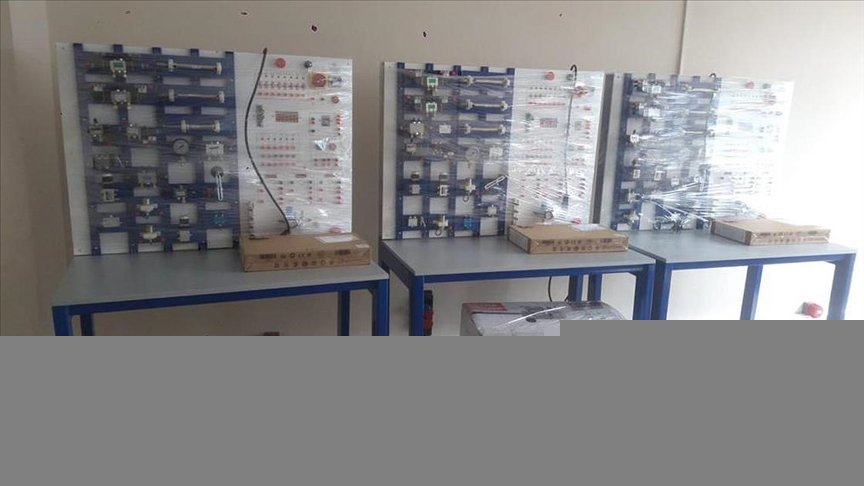 Meslek liseleri kendi deney setlerini üretmeye başladı