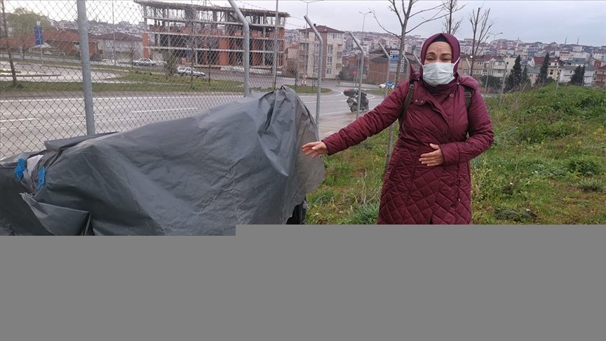 Hayvansever hemşire sokak hayvanlarını beslemek için her gün kilometrelerce yol katediyor