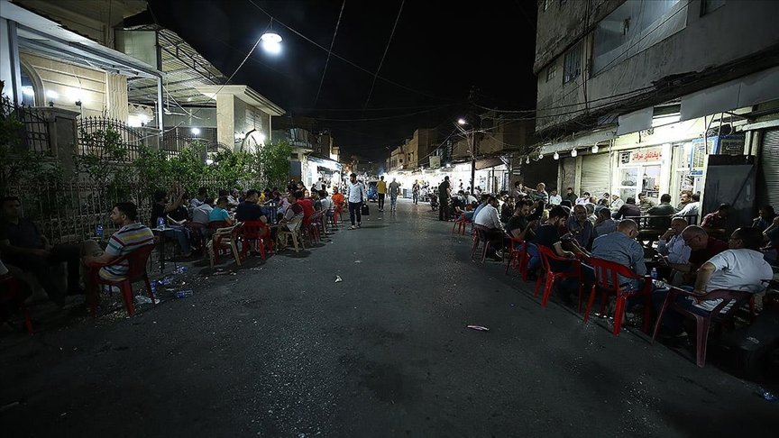 Erbil’de sokak lezzetleriyle ünlü Tacil Mahallesi ramazanda iftardan sahura canlılığını koruyor