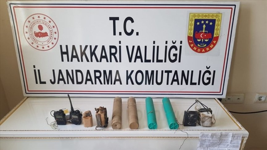 Hakkari’de terör örgütü PKK’ya yönelik operasyonda patlayıcı yapımında kullanılan malzemeler ele geçirildi