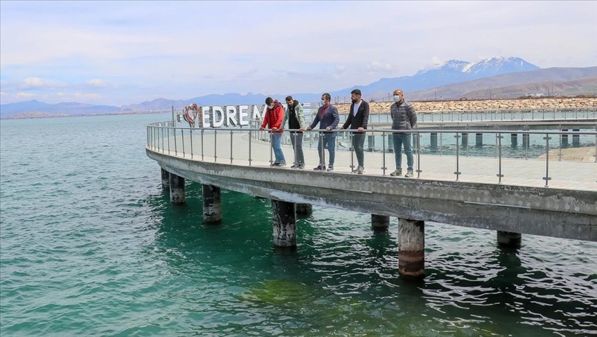 Vanlılar NASA’nın yarışmasında Van Gölü fotoğrafının birinci seçilmesinin sevincini yaşıyor