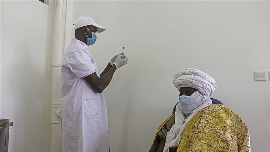 Afrika’ya gönderilen bazı Kovid-19 aşıları son kullanma tarihi geçmesine rağmen ‘kullanılabilecek’