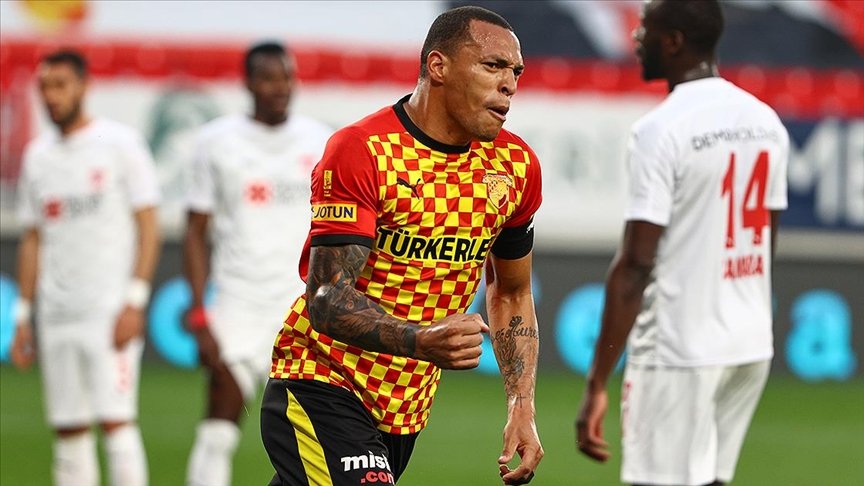 Göztepeli futbolcu Titi sözleşmesini tek taraflı feshetti