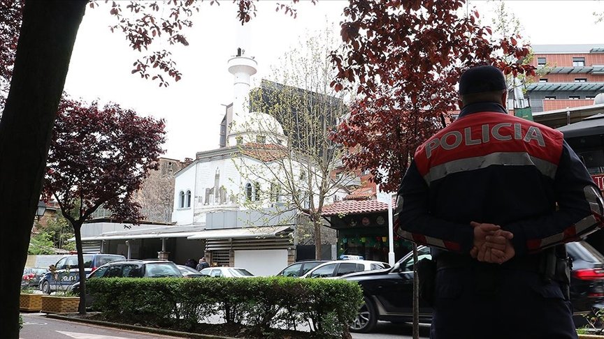 Arnavutluk’ta camide düzenlenen bıçaklı saldırıda 5 kişi yaralandı
