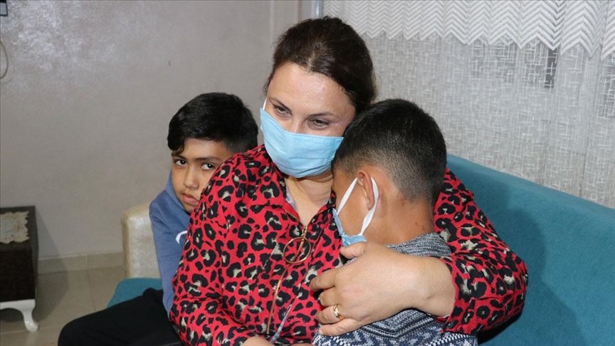 Adana’da iki çocuklu çift, doğuştan engelli Berkcan’ın koruyucu ailesi oldu
