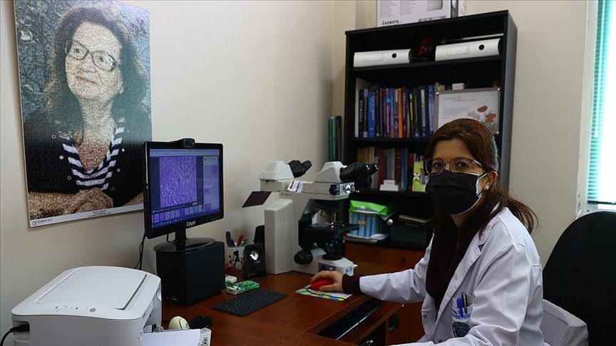 Kovid-19’dan hayatını kaybeden Prof. Dr. Feriha Öz’ün kızı, ölümünün birinci yılında annesini anlattı