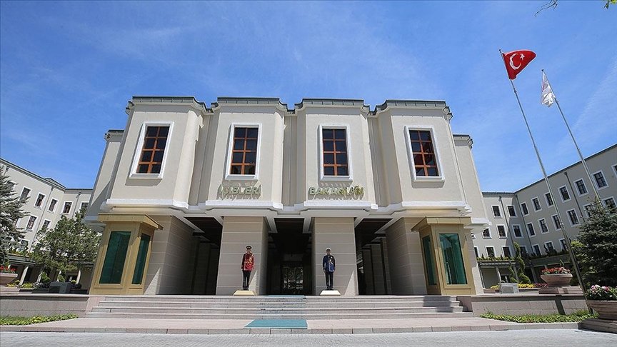 İçişleri Bakanlığı: 3 terör örgütü mensubu daha güvenlik güçlerine teslim oldu