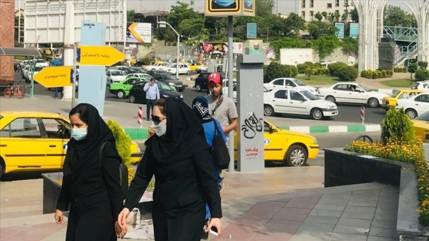 İran’da Kovid-19 kısıtlamaları yüksek ve orta riskli kentlerde bir hafta daha uzatıldı