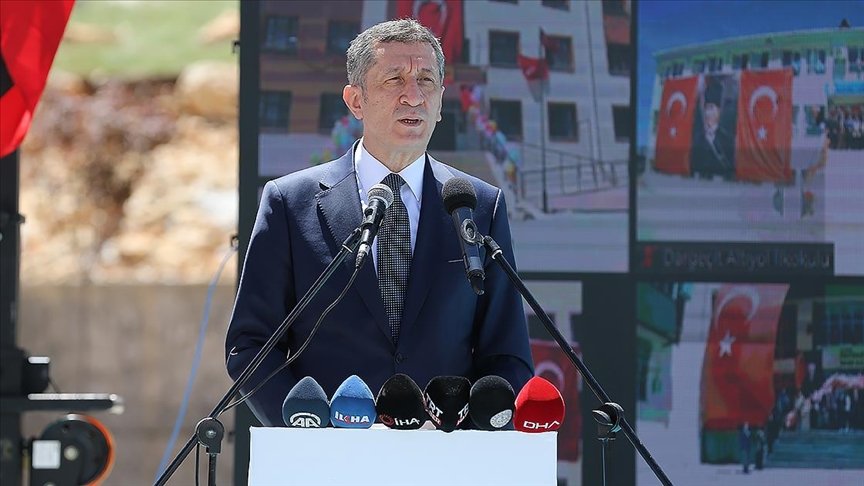 Milli Eğitim Bakanı Selçuk: Okulların tamamının teknoloji imkanları ile buluşması çok önemli