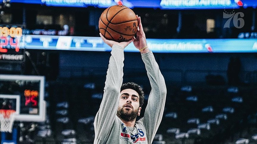 NBA’de 76ers milli basketbolcu Furkan’ın 20 sayısının yardımıyla Mavericks’i yendi