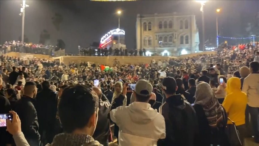 İsrail polisi, Şam Kapısı’nda Filistin bayrağı açan grubu dağıttı