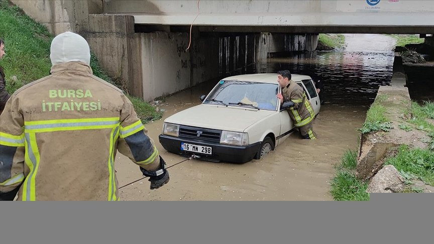 Bursa’da sağanak dereleri taşırdı