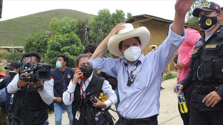 Peru’da devlet başkanlığı 1. tur seçimini solcu Castillo önde tamamladı