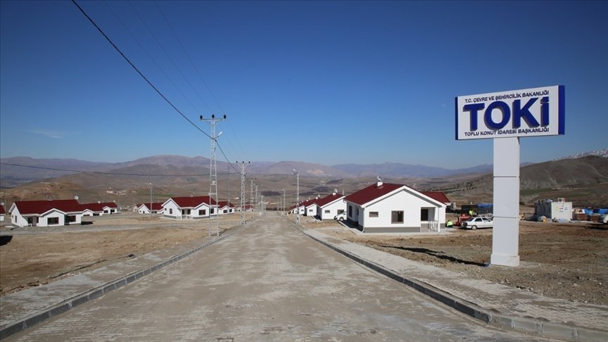 Malatya’da depremzedeler için inşa edilen köy tipi konutlar yükseliyor