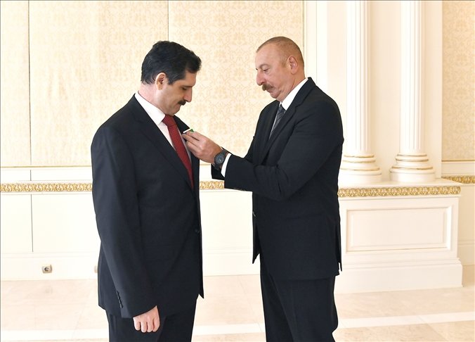 Azerbaycan Cumhurbaşkanı Aliyev, Türkiye’nin Bakü Büyükelçisi Özoral’a ‘Dostluk Nişanı’ takdim etti