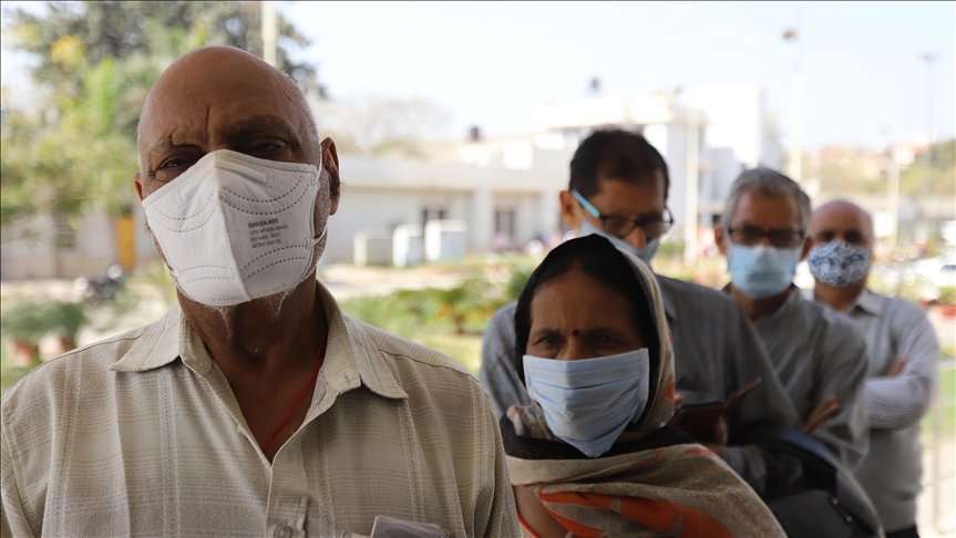 Hindistan’da günlük Kovid-19 vaka sayısı ilk defa 100 bini aştı