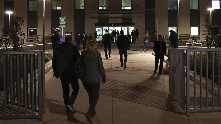 Ankara Şehir Hastanesi’nde Kovid-19 aşılaması iftardan sonra da devam ediyor