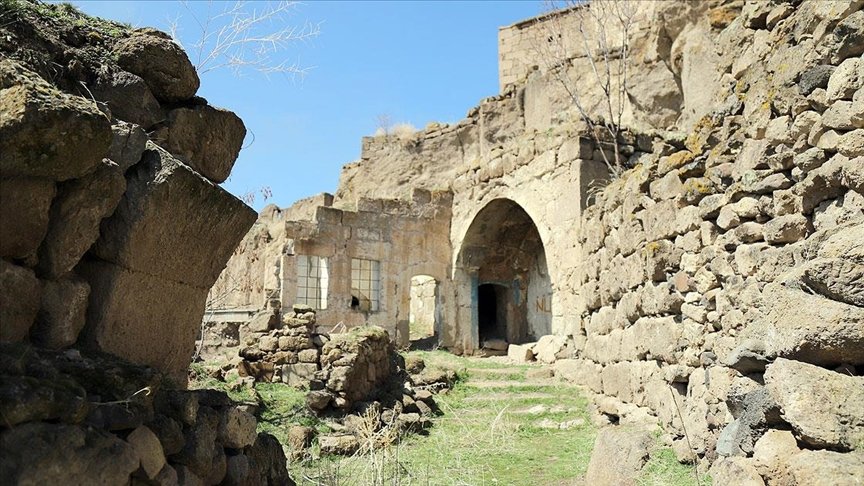 Aksaray Manastır Vadisi’ndeki yer altı şehri, ziyaretçilerini tarih yolculuğuna çıkartıyor