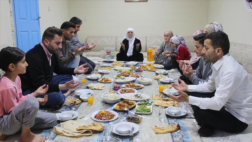 Türkiye’de ilk iftar Hakkari’de yapıldı