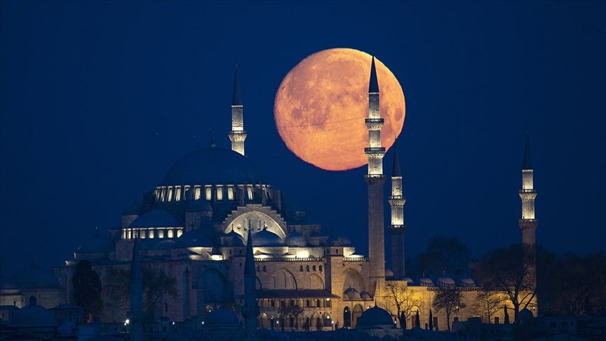 İstanbul’da dolunay AA objektifinde