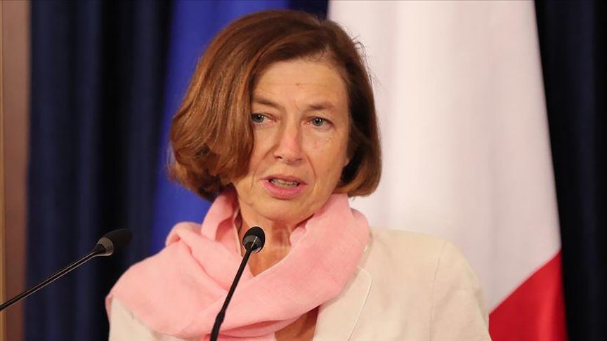 Fransa Savunma Bakanı, askerlerin Macron’u uyardığı e-bildiriyi ‘sorumsuzluk’ olarak niteledi