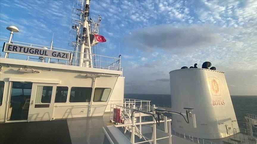 Türkiye’nin ilk yüzer LNG depolama ve gazlaştırma gemisi ‘Ertuğrul Gazi’ye Türk bayrağı çekildi