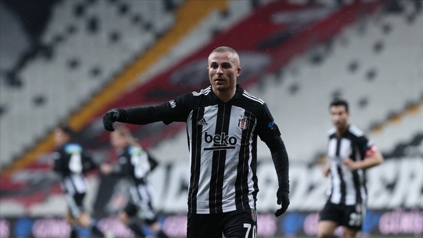 Beşiktaş’ta Gökhan Töre’nin sağ uyluk iç adalesinde gerilme bulguları saptandı
