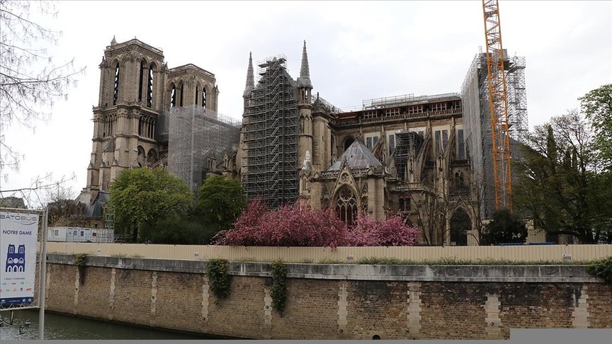Fransa’da 2019’da yanan Notre Dame Katedrali’nin restorasyonuna hala başlanamadı