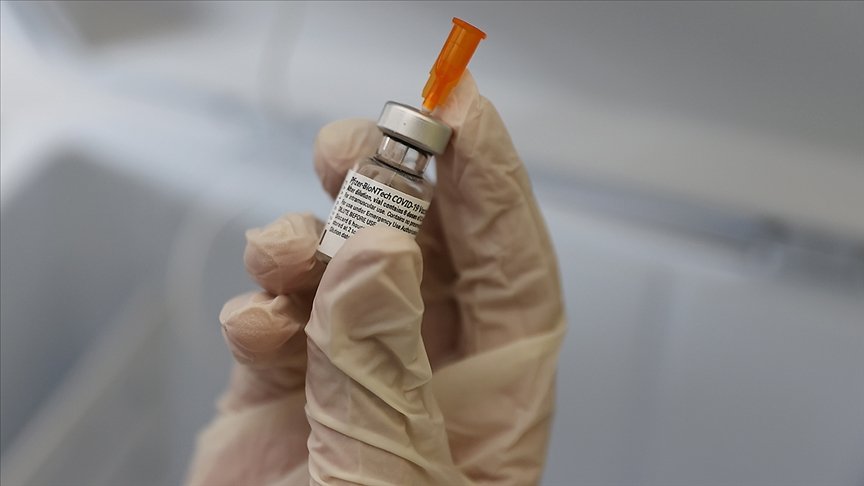 BioNTech ve Pfizer, Kovid-19 aşısının AB’de 12-15 yaş aralığında kullanımı için EMA’ya başvurdu