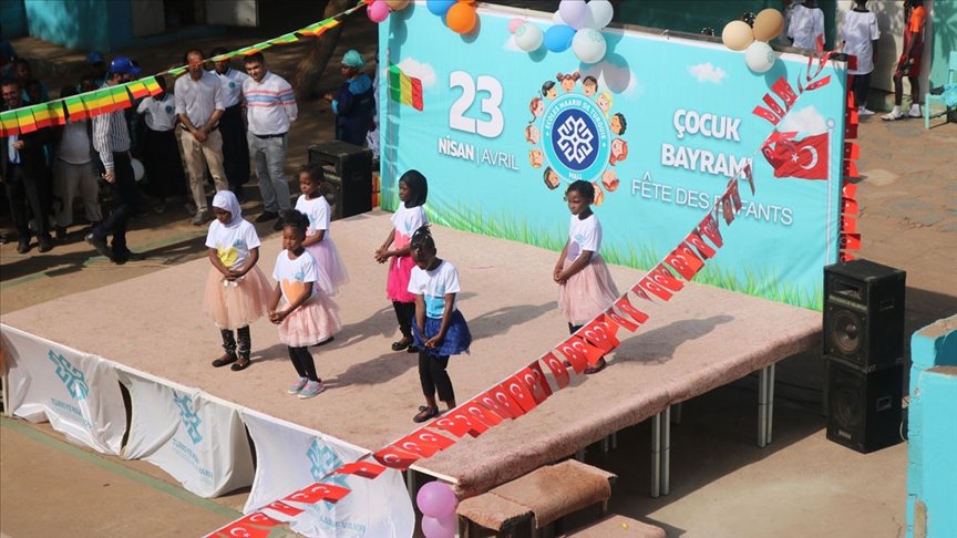 Mali’de 23 Nisan Ulusal Egemenlik ve Çocuk Bayramı coşkuyla kutlandı