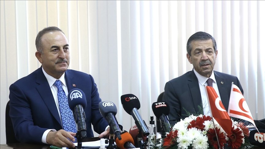 Dışişleri Bakanı Çavuşoğlu, KKTC’li mevkidaşı Ertuğruloğlu ile bir araya geldi