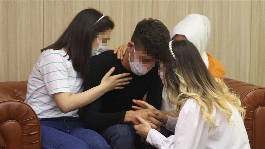 Mardin’de polisin ikna çalışması sonucu teslim olan terörist ailesiyle buluşturuldu