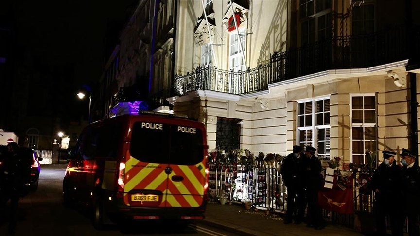 Ülkesindeki askeri darbeyi desteklemeyen Myanmar’ın Londra Büyükelçisi, elçilik binasına alınmadı