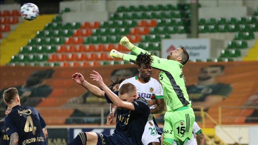 Fenerbahçe, Alanyaspor maçında kural hatası yapıldığı gerekçesiyle TFF’ye başvuracak