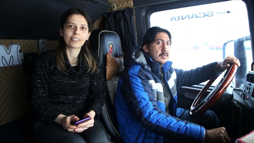 Hayatları ‘Ömrüm’ adını verdikleri tırda geçen şoför Yıldırım çifti yollarda da birbirinin destekçisi