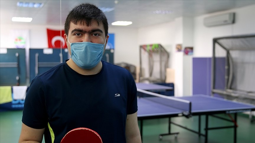 Masa tenisiyle yaşama tutunan otizmli gencin hedefi dünya şampiyonluğu